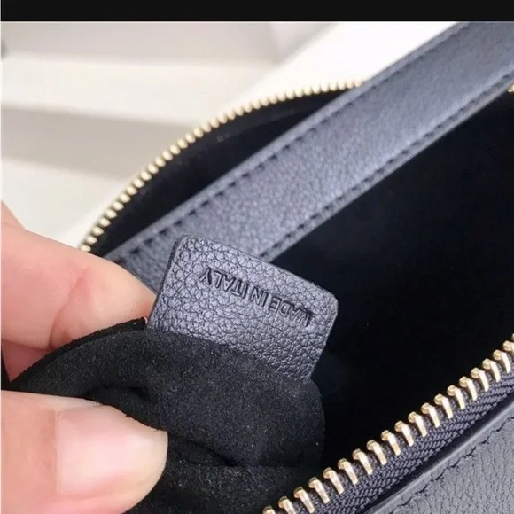 Elegant Black Leather Handbag - Picture 16 of 16